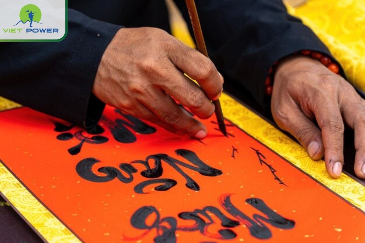 the-art-of-vietnamese-calligraphy-history-meaning